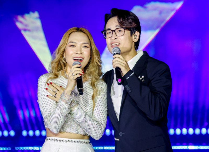 Thấy gì từ chuyện Hà Anh Tuấn và loạt ca sĩ Việt làm show quốc tế