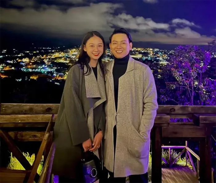 Mối tình của Hoài Lâm và bạn gái kém 8 tuổi