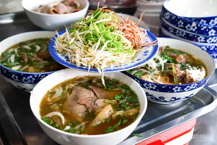 Bán món thịt vét ‘từng cho không khách’, chủ quán bún bò ở TP.HCM bội thu