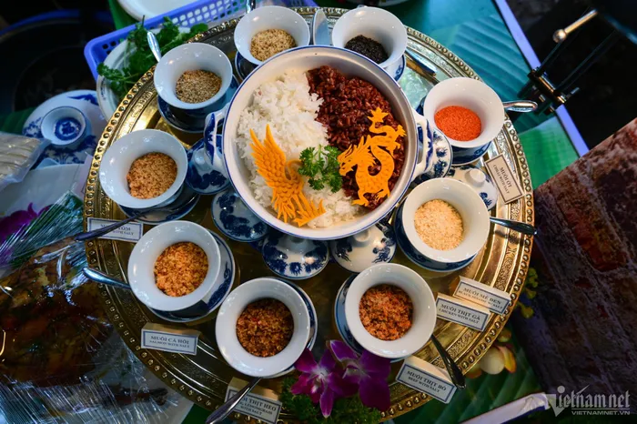 Cơm muối Hoàng Cung, gà Cùa ủ muối lần đầu có tại Lễ hội Văn hóa Ẩm thực TP.HCM