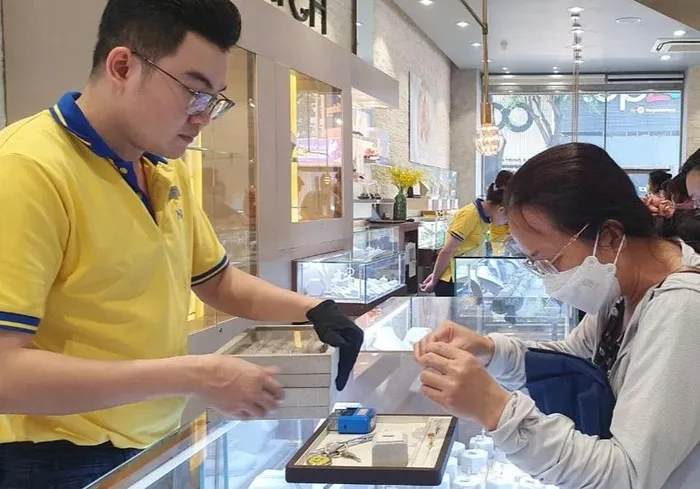 Giá vàng nhẫn 9999 tăng giảm loạn xạ