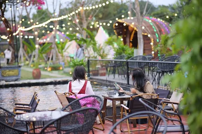 Lương không quá 10 triệu mỗi tháng: Người ‘vật vã’ qua ngày, người vẫn mua được chung cư