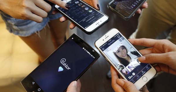 Tại sao bạn không thể ngừng cầm vào điện thoại?