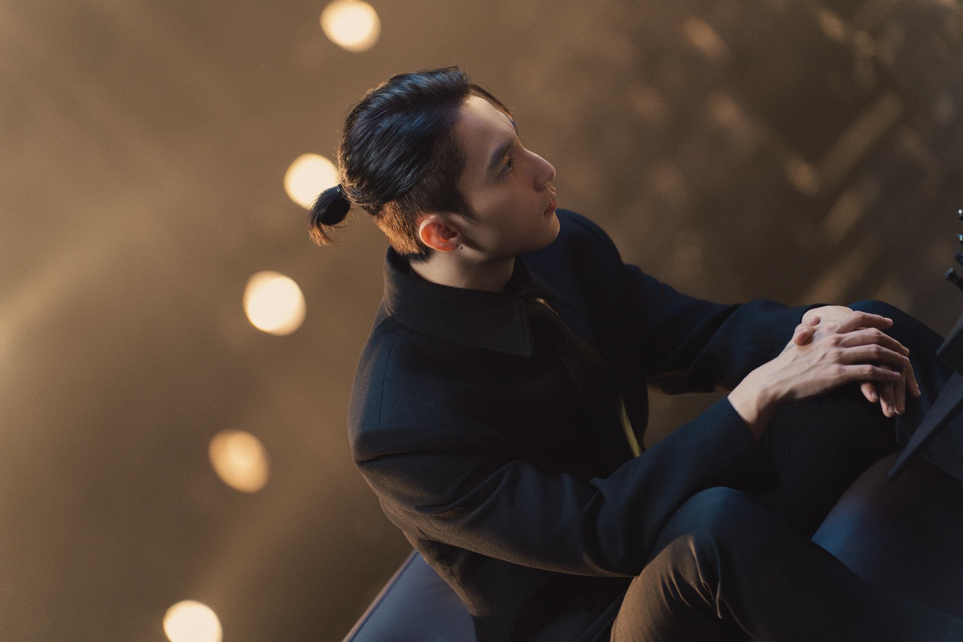 Sơn Tùng M-TP điển trai, lịch lãm ngày trở lại