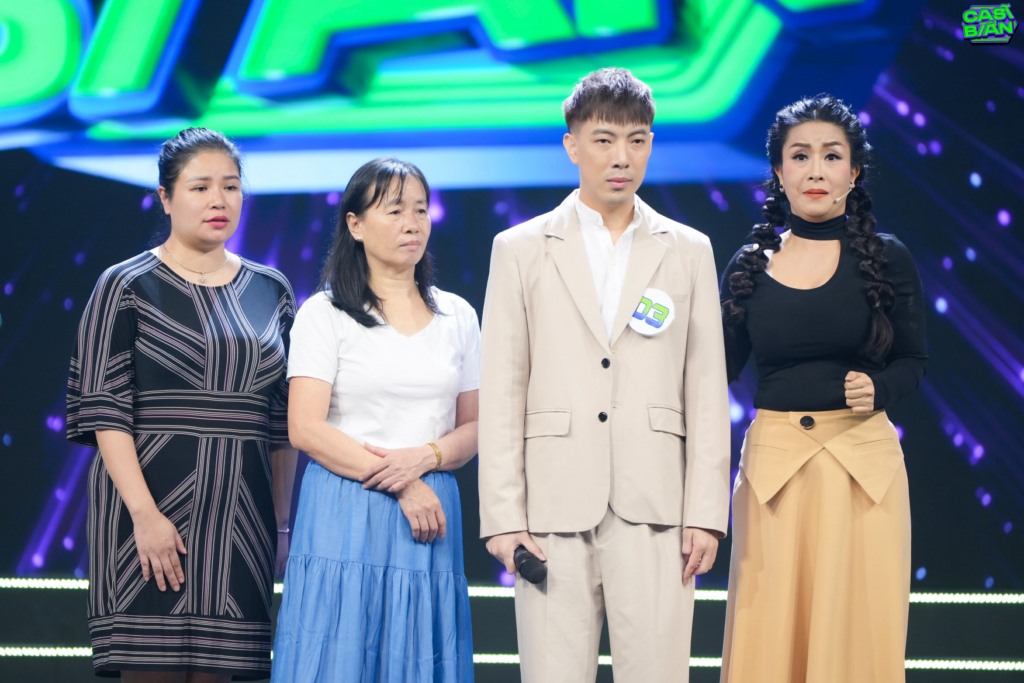 Kiều Oanh bật khóc vì thí sinh Ca Sĩ Bí Ẩn