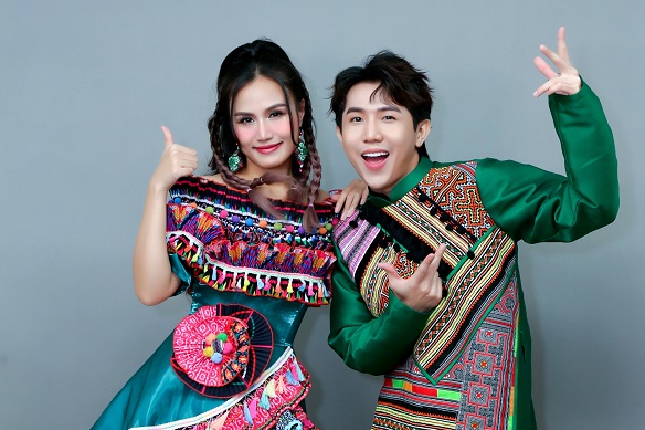 Phan Như Thùy – Võ Đức Trí bung xõa hết sức với nhạc âm hưởng dân gian miền Bắc