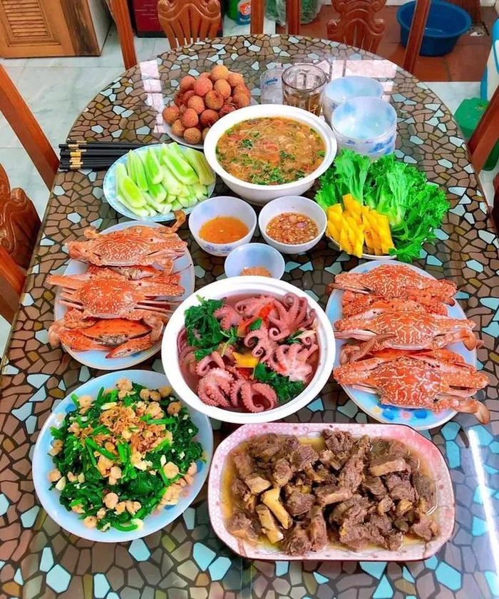 Loạt mâm cơm ngày hè của người dân miền biển có gì đặc biệt?