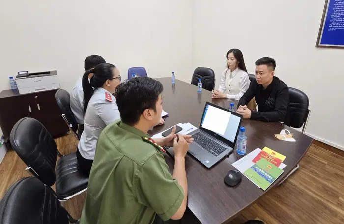 Nghệ sĩ, người nổi tiếng vi phạm trên mạng xã hội: Nên cấm sóng!