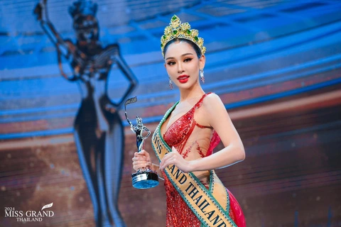 Thời trang thảm họa của tân Miss Grand Thailand khi mới bắt đầu nhiệm kỳ