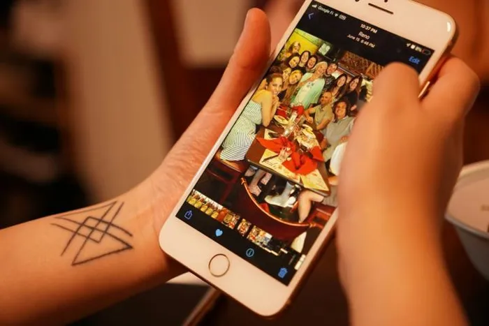 Cảnh báo lớn cho người dùng: Ảnh xóa vài năm bỗng dưng quay lại trên iPhone