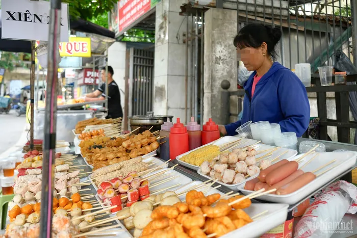 Cảnh ăn uống mất vệ sinh khắp phố phường Hà Nội