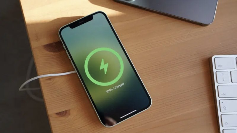 Điện thoại còn bao nhiêu phần trăm pin thì nên cắm sạc