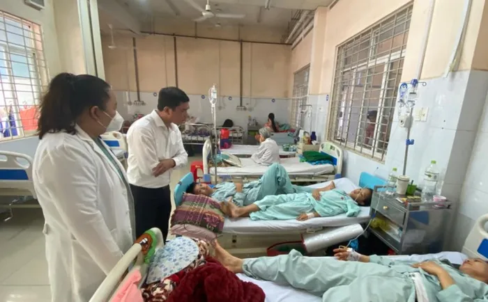 Hơn 500 người ngộ độc do ăn bánh mì: Chủ tiệm thanh toán gần 600 triệu viện phí