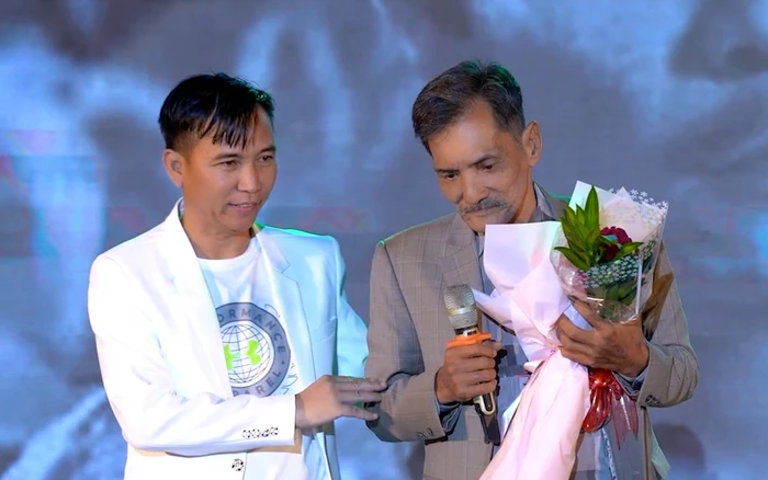 Có nên gọi tiền Thương Tín nhận được là cát-xê?