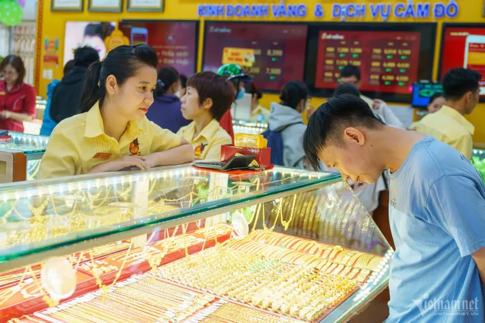 Cấm mua bán vàng bằng tiền mặt, tốt nhưng rất tiếc?