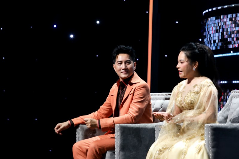 Ca sĩ Đông Đào tiết lộ lý do không mời ca sĩ chuyên nghiệp vì muốn tạo cơ hội cho các giọng hát trẻ tài năng