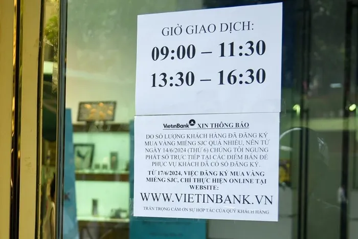 Dừng bán vàng trực tiếp tại ngân hàng và Công ty SJC