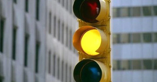 Bỏ đề xuất cấm tuyệt đối vượt đèn vàng
