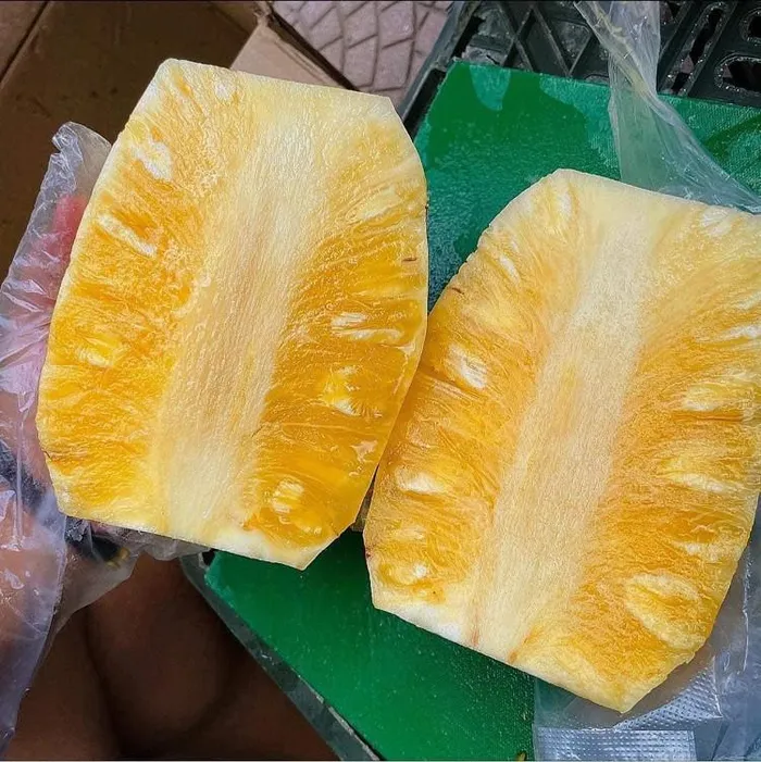 Hơn 100.000 đồng một quả dứa ‘lạ’, chị em vẫn ‘rút ví’ mua ăn thử