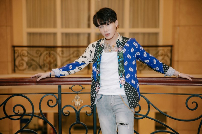 Ca sĩ Jack gặp liên hoàn ‘kiếp nạn’