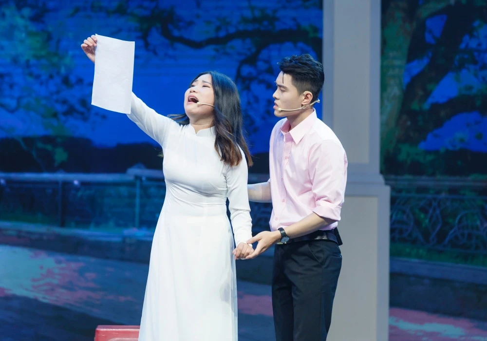 Vở cải lương chứa ca từ nhạy cảm, khán giả chê dung tục, nhà sản xuất nói gì?