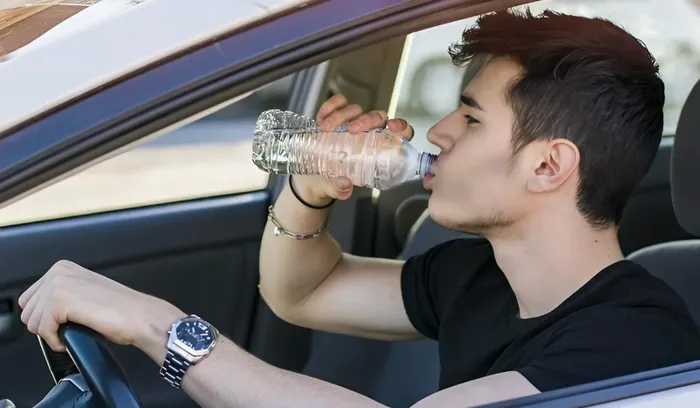 Những đồ vật không nên để lại trong xe dưới thời tiết nắng nóng