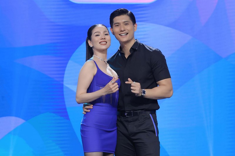 Rầm rộ hình ảnh nghi Lệ Quyên đang mang thai