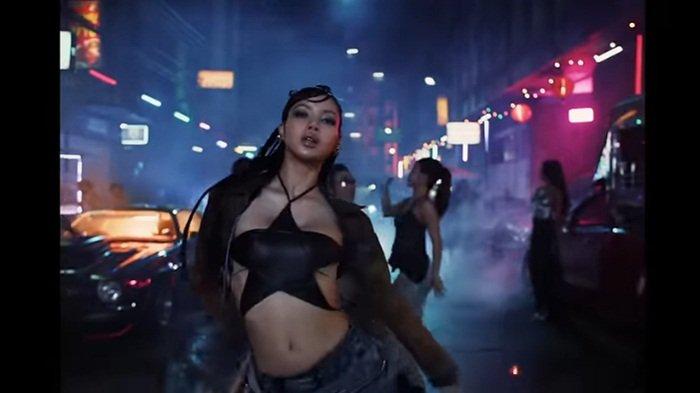 Lisa bị tố đạo nhái, ý tưởng giống đến 99%?