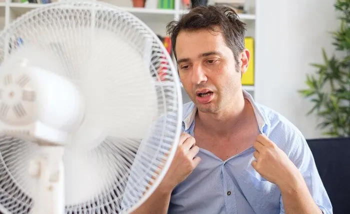 Tại sao ngày nắng nóng càng bật quạt to càng nóng bức?