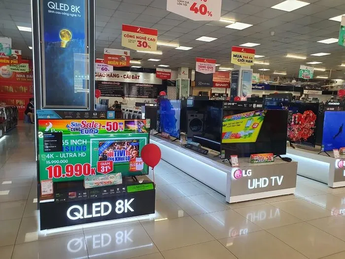 Hàng loạt tivi giảm giá hơn 70% mùa EURO, loại 65 inch chưa đến 8 triệu đồng