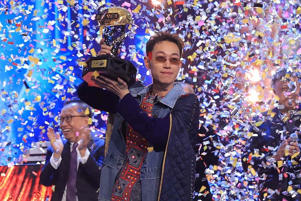 Double2T bị nói ‘mắc bệnh ngôi sao’