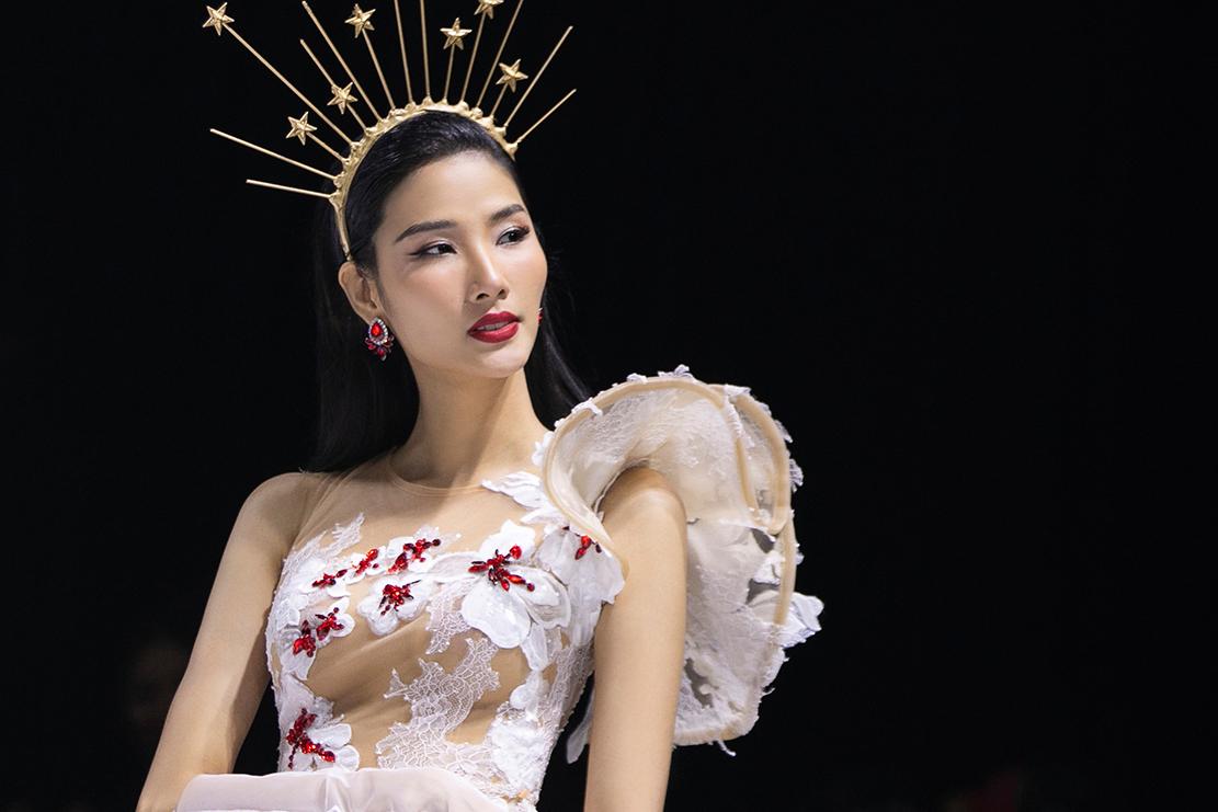 Á hậu Hoàng Thùy và những lần ‘lời qua tiếng lại’ với đồng nghiệp