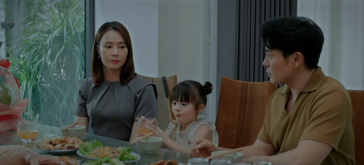 Khán giả bình phim Việt: Vì sao diễn viên hay bị ‘ném đá’ vô tội vạ?