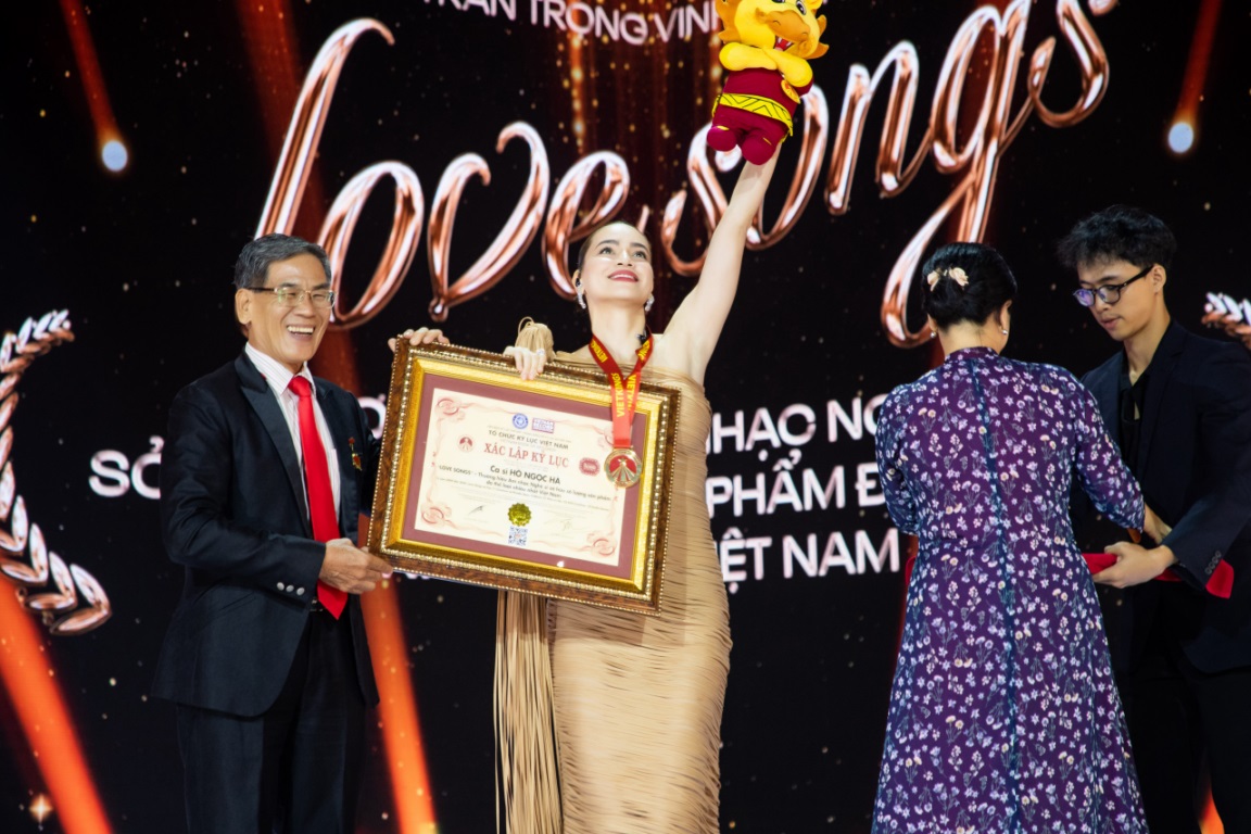 Hồ Ngọc Hà nhận kỷ lục Việt Nam