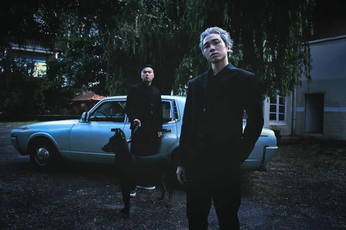 Hai mặt của Karik