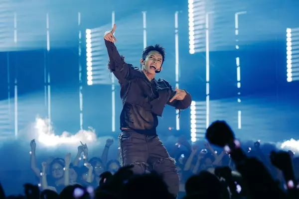 Kay Trần chưa thoát khỏi bóng Sơn Tùng