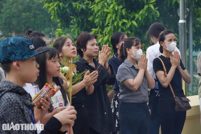 Vượt hơn 1.000km về nghĩa trang Mai Dịch tưởng nhớ Tổng Bí thư Nguyễn Phú Trọng