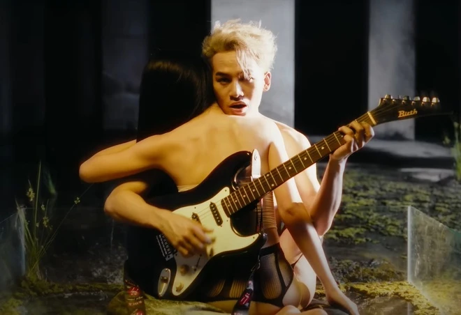 Tung MV gợi cảm, quán quân Giọng hát Việt gây tranh cãi