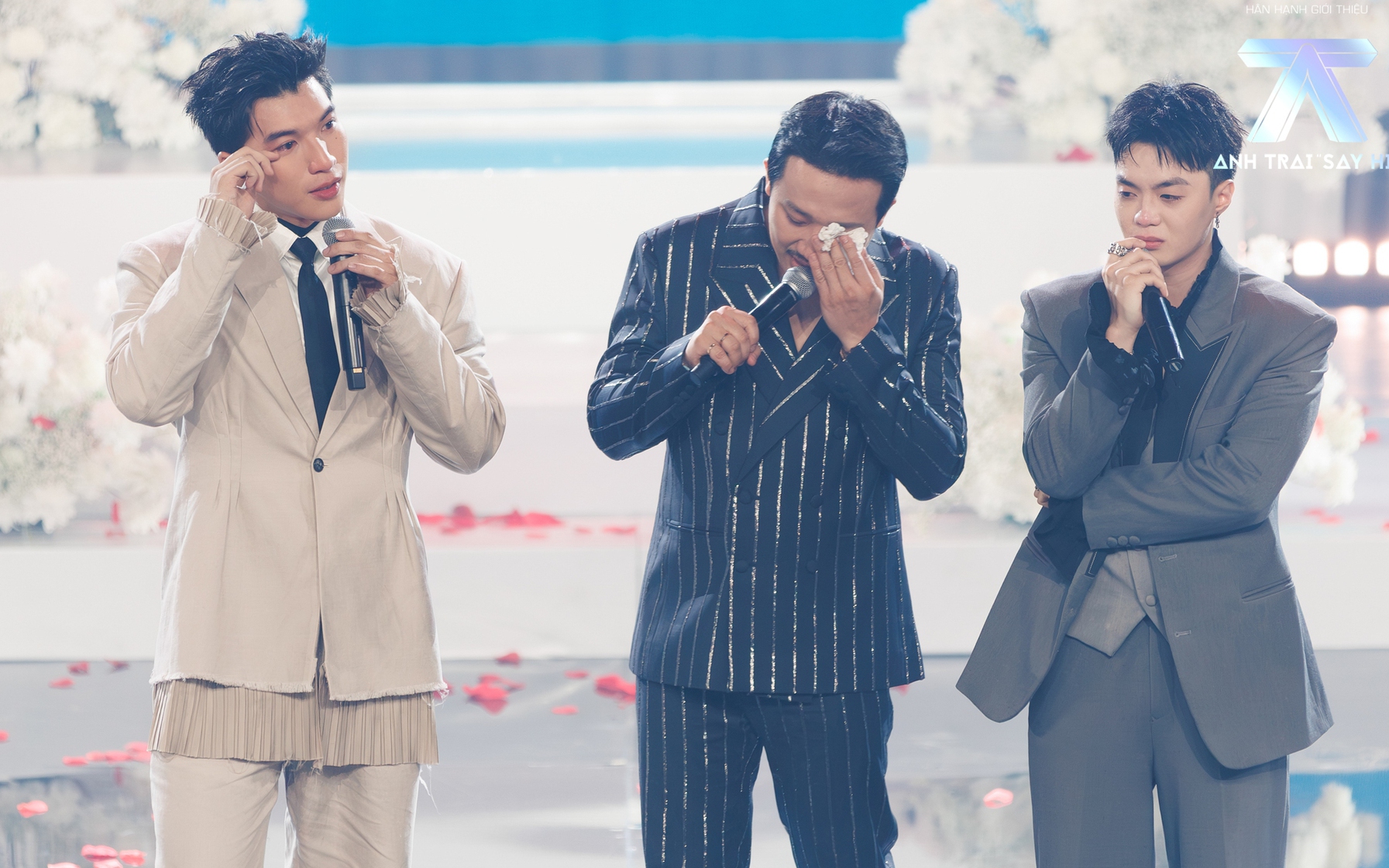 Được hay mất khi tham gia Anh trai ‘say hi’