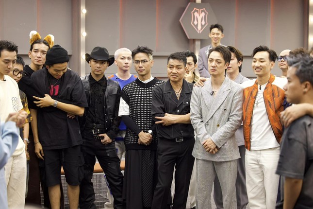 Vì sao lượt xem Anh Trai Vượt Ngàn Chông Gai thua xa đối thủ