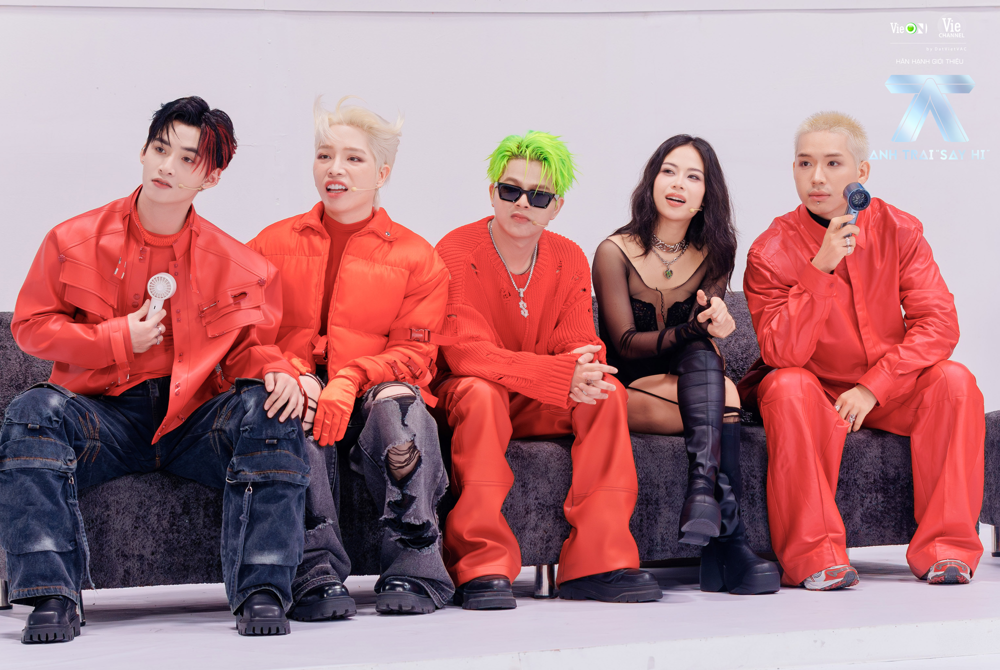 TikToker nổi tiếng bị làm mờ mặt trong show Anh trai