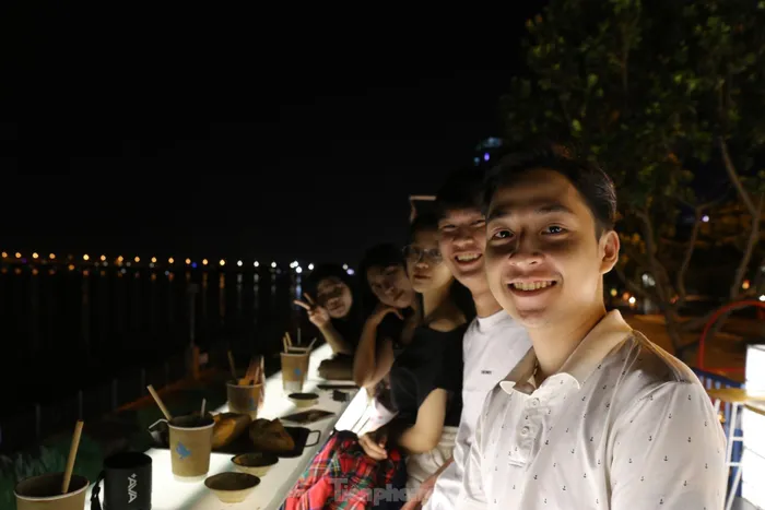 Đi xếp hàng uống cà phê từ 4 giờ sáng ở Đà Nẵng