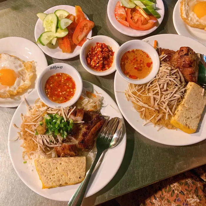 Quán ăn ở TPHCM có tên ‘bốc mùi’, giá cả ‘hết hồn’ nhưng khách đông nườm nượp
