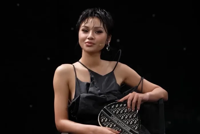 Lê Thu Trang dùng hàng nhái trên show