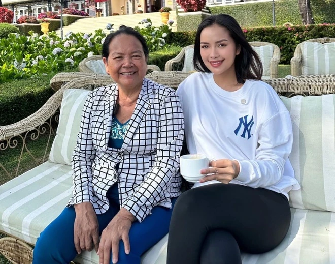 Mẹ Hoa hậu Ngọc Châu qua đời vì tai nạn giao thông