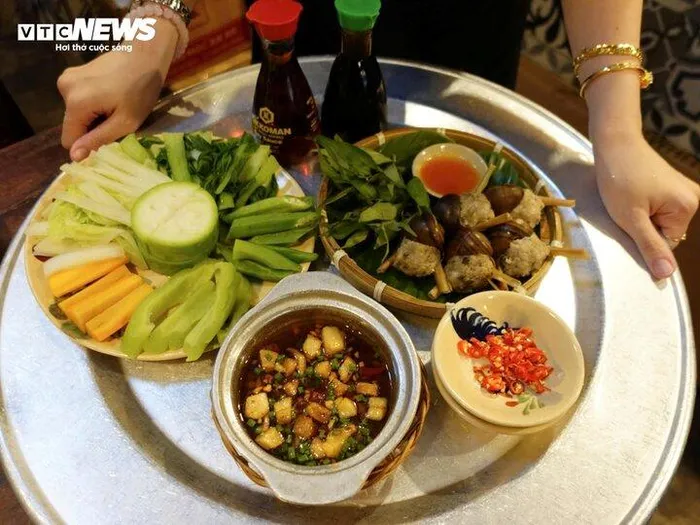 Cầm 500 nghìn đồng ăn cơm Nhà Tú được Michelin đề xuất