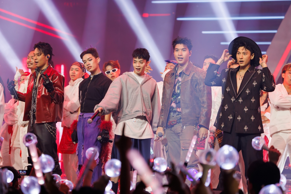 Cùng NSX nhưng Rap Việt dời lịch phát sóng, tại sao Anh Trai Say Hi vẫn chiếu?