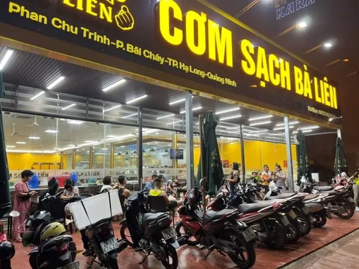 Quán cơm gây bão MXH vì bị tố ‘đuổi khách’ vào ngày mưa bão