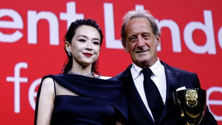 Chương Tử Di bị sàm sỡ