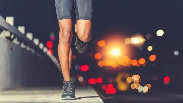 Có nên đi bộ sau ăn tối?